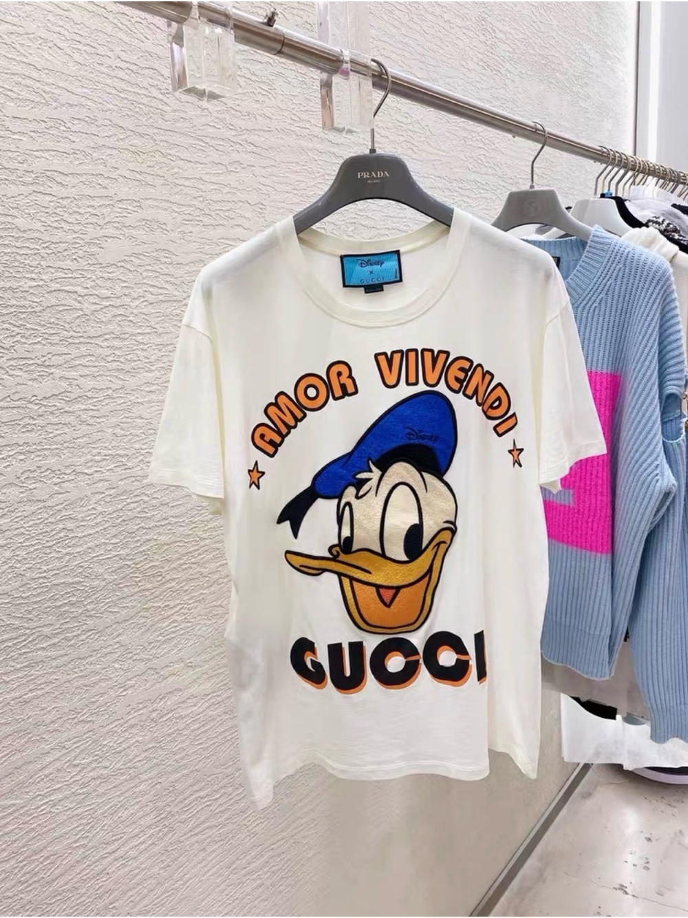 🚩steal Gucci White Donald Duck Graphic Tee with Blue & Orange Print